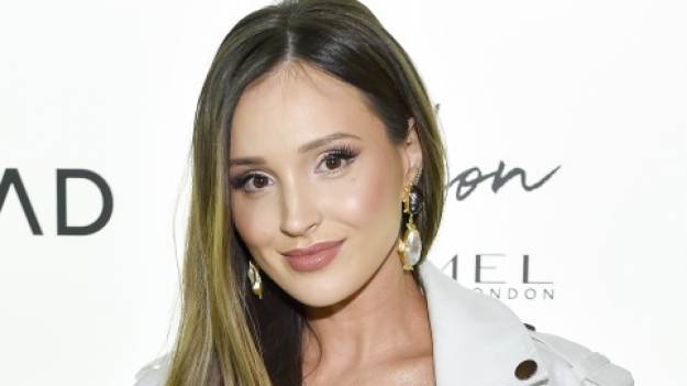 RMF Extra: Marina Łuczenko-Szczęsna w zsuwającej się z ciała koszuli. Fani: "Jak pięknie" [ZDJĘCIE]