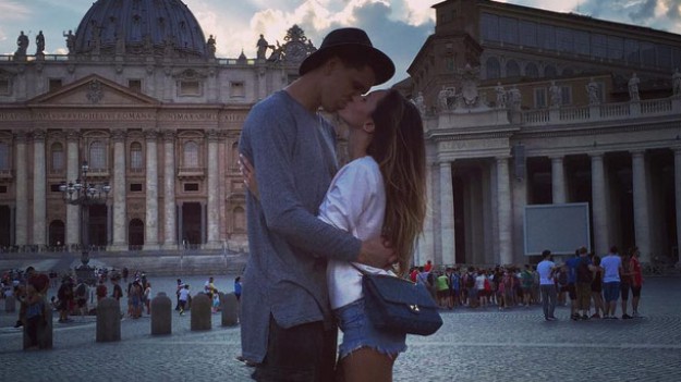 RMF Extra: Marina Łuczenko i Wojciech Szczęsny szykują się do ślubu? Gwiazda pochwaliła się suknią!