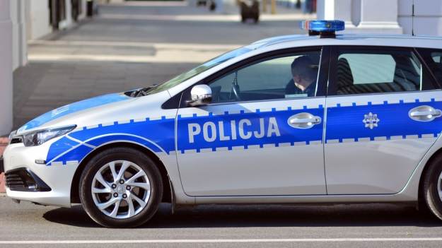 RMF Extra: Kradzież, uszkodzony radiowóz i policyjna obława. Zaskakujące sceny w gminie Myślenice 