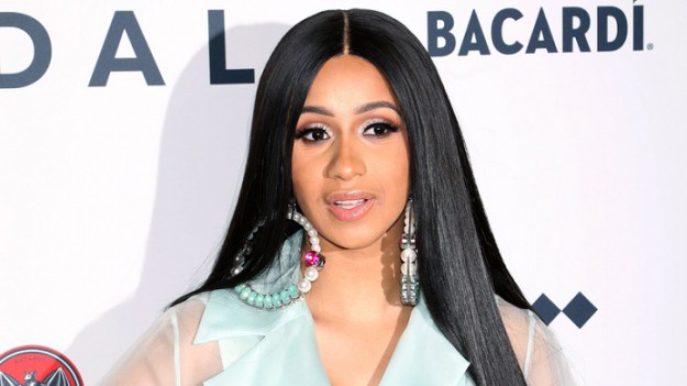 RMF Extra: Krępująca wpadka Cardi B podczas koncertu. Gwiazda wybrnęła z niej znakomicie [ZDJĘCIA]