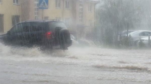 RMF Extra: Niebezpieczne burze: 10 zasad bezpiecznego zachowania w czasie burzy