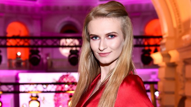 RMF Extra: Gwiazda "Top Model" kompletnie nago! Założyła jedynie maseczkę...