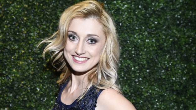 RMF Extra: Justyna Żyła cała w bieli. 35-latka w niezwykle kobiecej sesji zdjęciowej [FOTO]