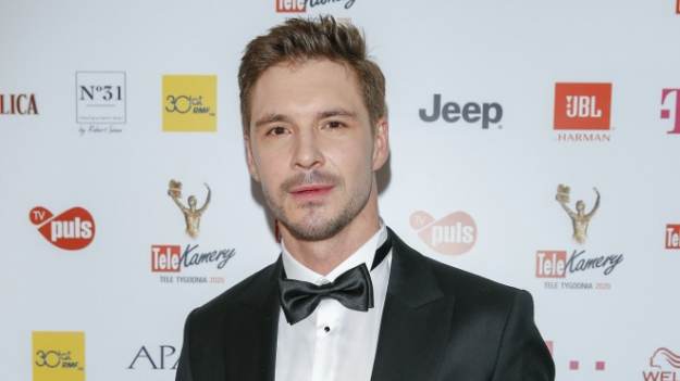 RMF Extra: Mikołaj Roznerski  na archiwalnym kadrze. Tak podziękował produkcji "M jak miłość" [ZDJĘCIE]