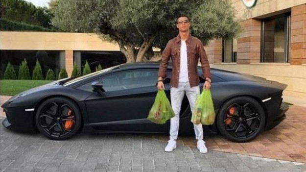 RMF Extra: Ronaldo kupił nowy samochód. Internauci nie mieli dla niego litości...