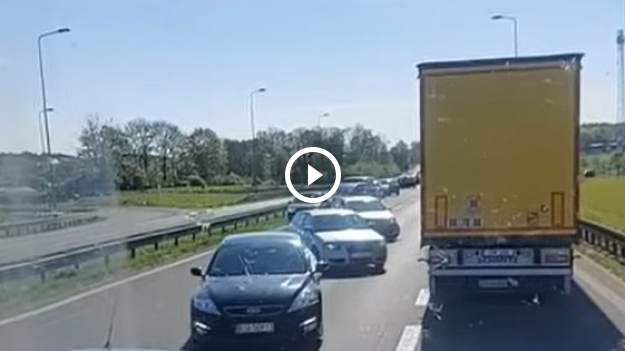 RMF Extra: Zawracali na drodze ekspresowej po wypadku. Zablokowali dojazd na miejsce służbom [WIDEO]