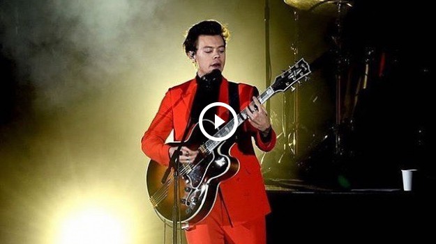 RMF Extra: Harry Styles złapany za krocze na koncercie! Jak zareagował?