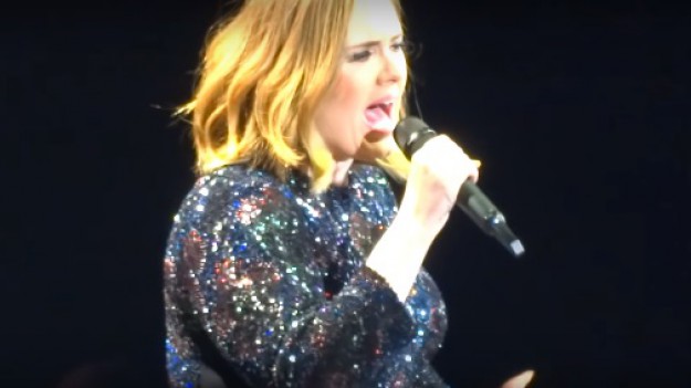 RMF Extra: Adele z problemami na koncercie!