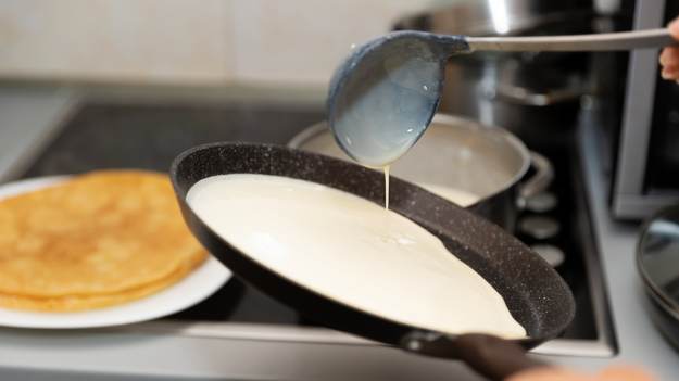 Na czym smażyć naleśniki? Ten błąd popełnia wielu..