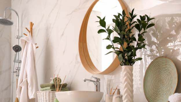 RMF Extra: Wsypuję do słoiczka i kładę w łazience. Domowy sposób na odświeżacz powietrza 