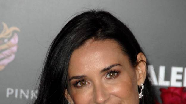 RMF Extra: Demi Moore pochwaliła się zadbanym ciałem w bikini. 59-latka postawiła na różowy strój kąpielowy [FOTO]