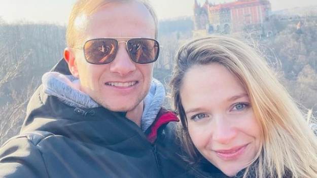 RMF Extra: Marta Paszkin z "Rolnik szuka żony" dumnie prezentuje ciążowy brzuch. Postawiła na swobodny strój [ZDJĘCIE]