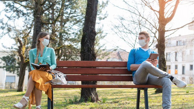 RMF Extra: Od dzisiaj nowe obostrzenia. Cała Polska w czerwonej strefie 