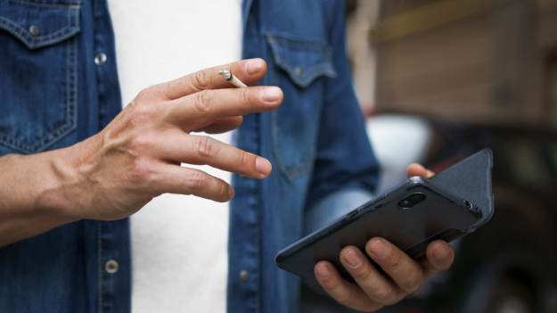 RMF Extra: Firma daje pracownikom 6 dodatkowych dni urlopu, jeśli nie palą papierosów