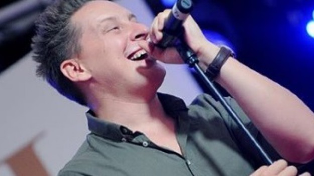 RMF Extra: Antek Smykiewicz: "Nie potwierdzam, nie zaprzeczam". Czy piosenkarz wystąpi w Tańcu z Gwiazdami?