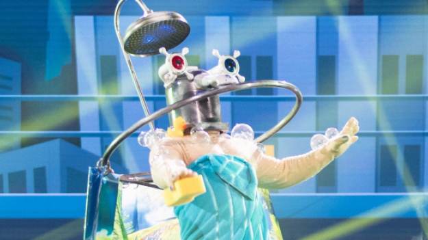 RMF Extra: "Mask Singer". Internauci demaskują Prysznic. Wiadomo już, kto nim jest?