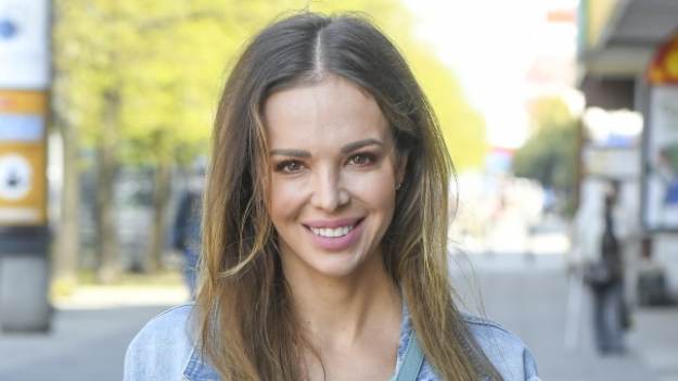 RMF Extra: Anna Wendzikowska nie przestaje kusić w bikini. Zbliżenie na okazały biust zachwyciło fanów [ZDJĘCIA]