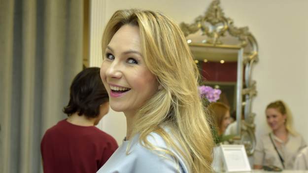 RMF Extra: Serialowa Żaneta z "Na Wspólnej" pokazała zdjęcia z garderoby! 47-letnia Anna Guzik w kabaretkach i mini