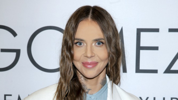 RMF Extra: Maja Sablewska wystawia przez okno nagi biust. Fani podzieleni. "Żeby tak się obnażać publicznie..." [ZDJĘCIE]