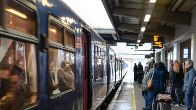 RMF Extra: Wiemy, ile średnio wynosi opóźnienie pociągów w Polsce!