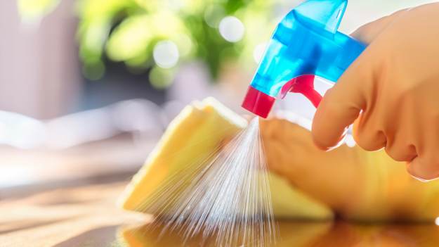 RMF Extra: Zastosowania octu w sprzątaniu. To najtańszy i bezpieczny środek do czyszczenia