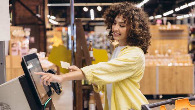 RMF Extra: Korzystasz z kas samoobsługowych? Często płacisz więcej za zakupy. Eksperci ostrzegają: „aż 61% klientów…”