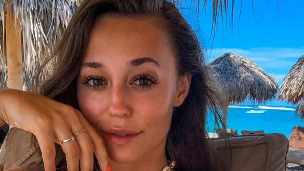 RMF Extra: Izabella Krzan w błocie i warkoczach niczym Pocahontas!  "Ale się utaplałaś" - komentują fani