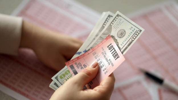 RMF Extra: Najwyższa wygrana na loterii w historii. Amerykanin zgarnął 2 miliardy dolarów [FOTO]