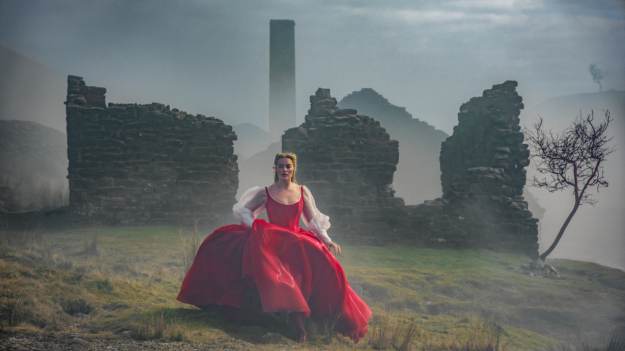 RMF Extra: Hit kinowy z Margot Robbie trafi do popularnego streamingu. Kiedy „Wichrowe wzgórza” znajdą się w ofercie?