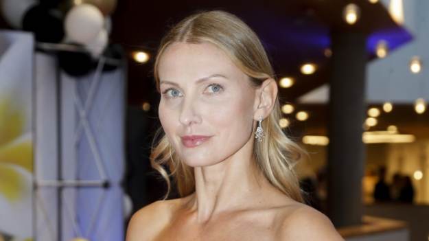 RMF Extra: Joanna Moro pokazała, jak topless kąpie się w jeziorze. "Przegięła pani" [WIDEO]