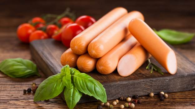 RMF Extra: Parówki z szynki wycofane ze sklepów. Spożycie ich może zaszkodzić niektórym osobom!