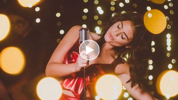 RMF Extra: Honorata Skarbek: Święta cały rok! Zobacz świąteczny teledysk pięknej wokalistki