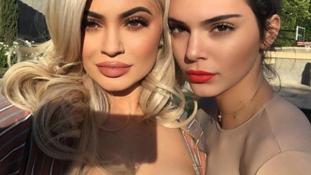 RMF Extra: Kendall Jenner coraz bardziej upodabnia się do sióstr? Jej usta wciąż rosną