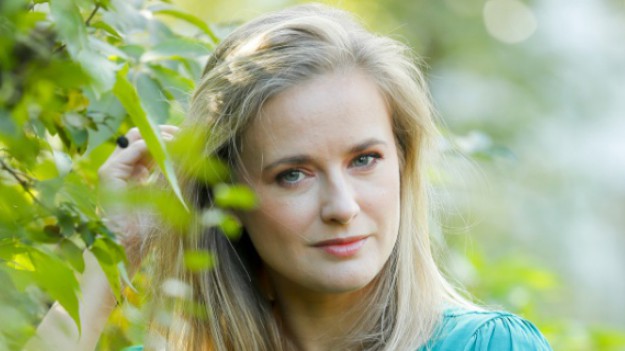 RMF Extra: Marta Chodorowska w zmysłowej sesji. Pozuje w samej bieliźnie. "Kwintesencja piękna i wdzięku"