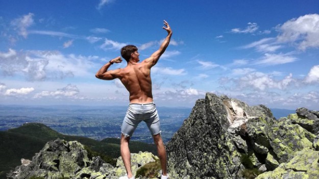 RMF Extra: Michał Baryza na Giewoncie! Wniósł tam polską flagę!