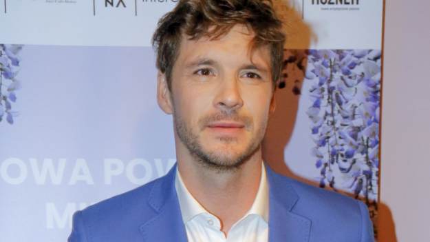 RMF Extra: Mikołaj Roznerski: "To romans czy kochanie?" Dyskusja pod zdjęciem z piękną blondynką