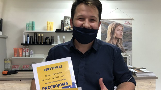 RMF Extra: "Bo Włos Ma Swój Głos". Fryzjer z Poznania z certyfikatem jakości od RMF FM