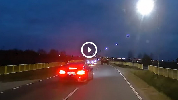 RMF Extra: Wyjeżdżał "na czołówki" i zmuszał kierowców do ucieczki! Brawurowe wyczyny na drodze [WIDEO]