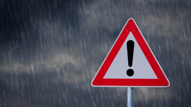 RMF Extra: Nadciąga silny wiatr! IMGW ostrzega: "Pogoda może być bardzo niebezpieczna"