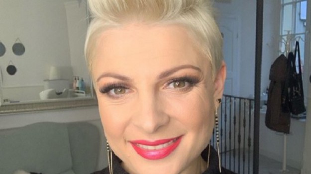 RMF Extra: Modowa wpadka gwiazdy disco polo? Magdalena Narożna odsłoniła stanik na komunii córki