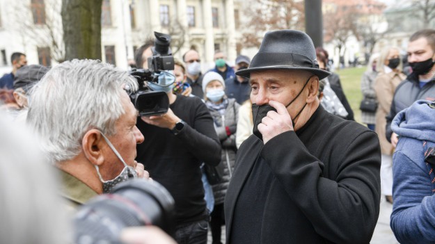 RMF Extra: Pogrzeb Krzysztofa Krawczyka. Znani przyjaciele na ostatnim pożegnaniu piosenkarza