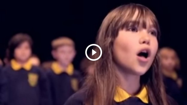 RMF Extra: Wzruszające wykonanie "Hallelujah"  10-letniej dziewczynki z autyzmem