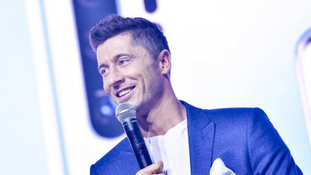 RMF Extra: Jak Robert Lewandowski poradził sobie w roli wokalisty? Zobacz zabawny filmik piłkarza! 