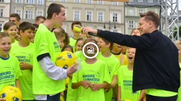 RMF Extra: Antek Smykiewicz i drużyna RMF FM śpiewa mundialowy przebój Shakiry z 2014 roku "La La La"!