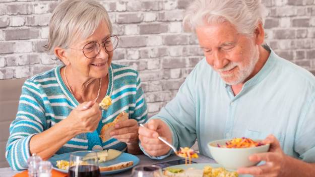 RMF Extra: Ta dieta w miesiąc obniża wiek biologiczny seniorów. Oto co trzeba jeść!