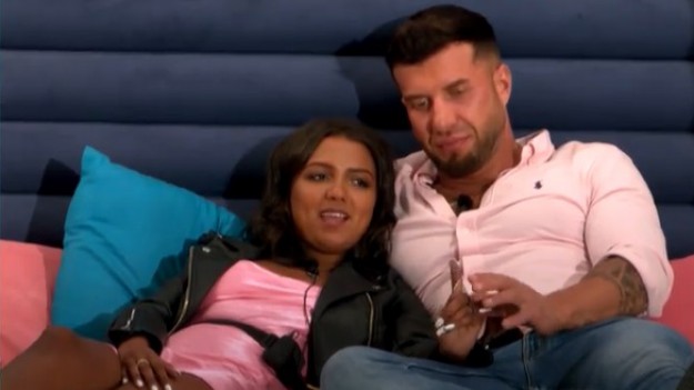 RMF Extra: Piotrek z "Love Island" rozstał się z Walerią? Pokazał prywatne wiadomości. Wiadomo, co się stało