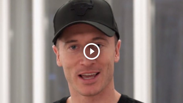 RMF Extra: Robert Lewandowski zaskoczył fanów. Uczy, jak robić idealne selfie