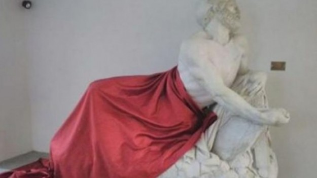 RMF Extra: Ocenzurowanie rzeźby Epaminondasa "w imię absurdalnych i niezrozumiałych wymogów ceremonialnych"