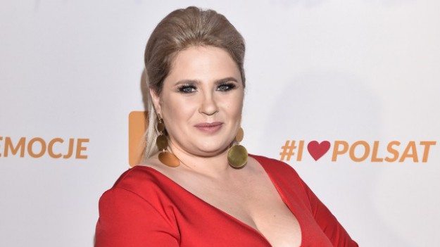 RMF Extra: Elżbieta Romanowska kusi zgrabnymi nogami na łódce. Fani nie mogą oderwać wzroku!