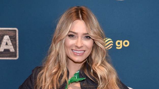 RMF Extra: Marcelina Zawadzka z niewiarygodnie głębokim dekoltem. Tymi ujęciami rozgrzała internautów! "Jak to jest być aż tak pięknym"? [ZDJĘCIA]